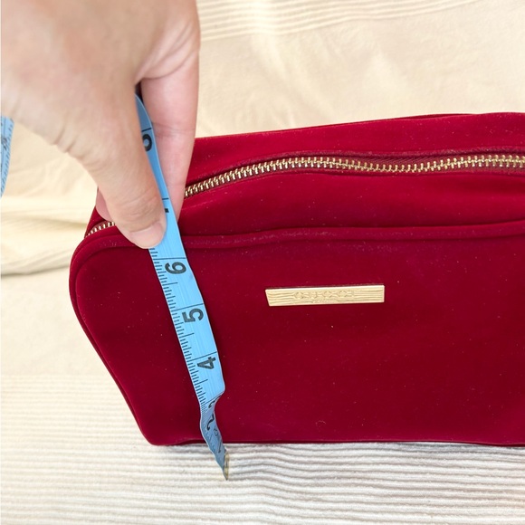 Gucci Red Velvet Cosmetics Bag / Clutch - Picture 8 of 16